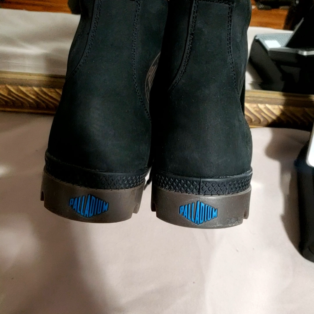 Boots - Picture 8 of 9